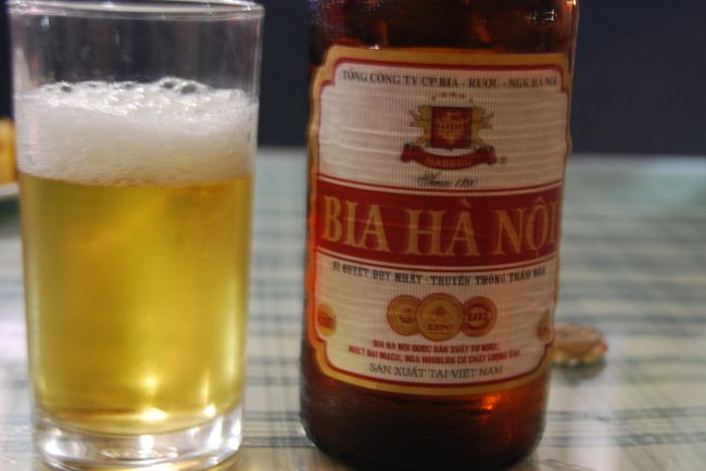 ベトナムのビールはキンキンに冷えて、濃く美味。<br /><br />普段飲み慣れた発泡酒にくらべるとめちゃくちゃ旨く感じる。