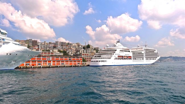 行きは<br />「ドルマバフチェ宮殿」等を眺める<br />進行方向左側に座るといいですね。