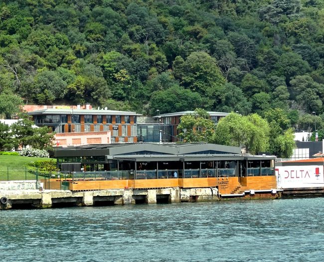 もうすぐ最初の寄港地<br />「ベルクタシュ」です。