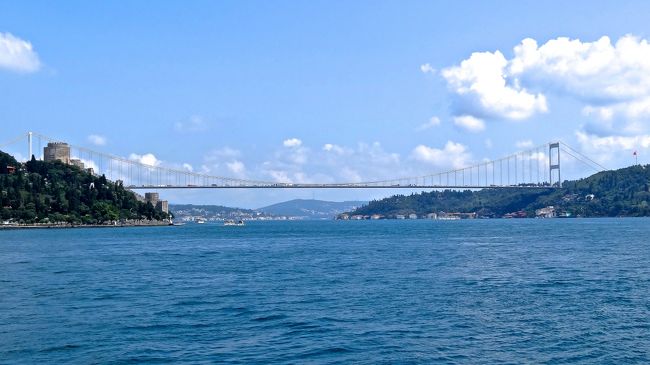 「ファティ・スルタン・メフメット大橋<br />が見えてきました。<br />この橋は１９８８年に完成したそうです。