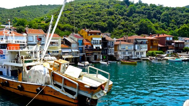 きれいな船着き場で<br />水も透き通っていますし<br />魚臭い匂いもほとんでしません。