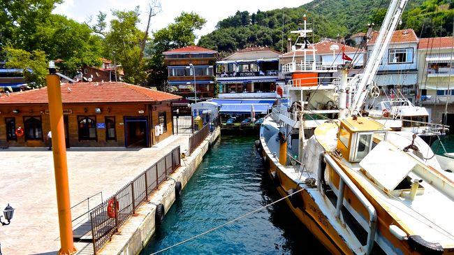 きれいな船着き場で<br />水も透き通っていますし<br />魚臭い匂いもほとんでしません。