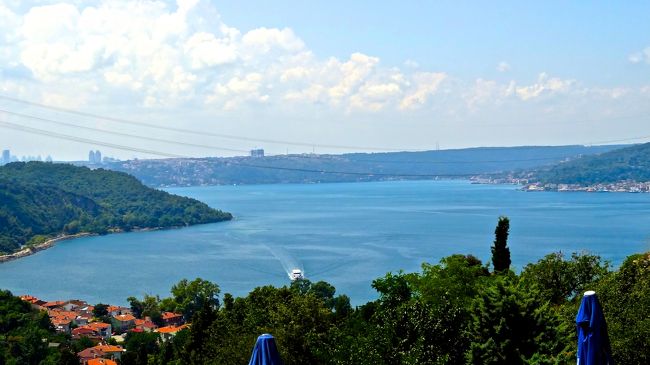 １２年前に来た時より<br />道路が整備されていました。<br />それでも、ちょっとした登山道のようで<br />友人の奥さんはバテ・バテ（汗）<br />何とか励まして登り続けました。<br />