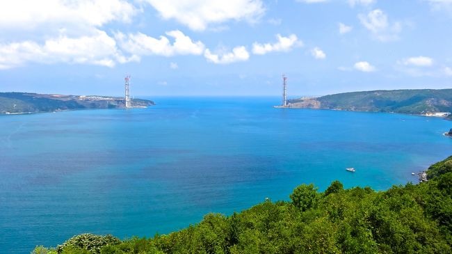 黒海に注ぐ水の色が<br />とてもきれいでした。