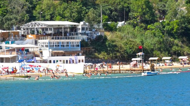 船着場の隣は海水浴場でした。