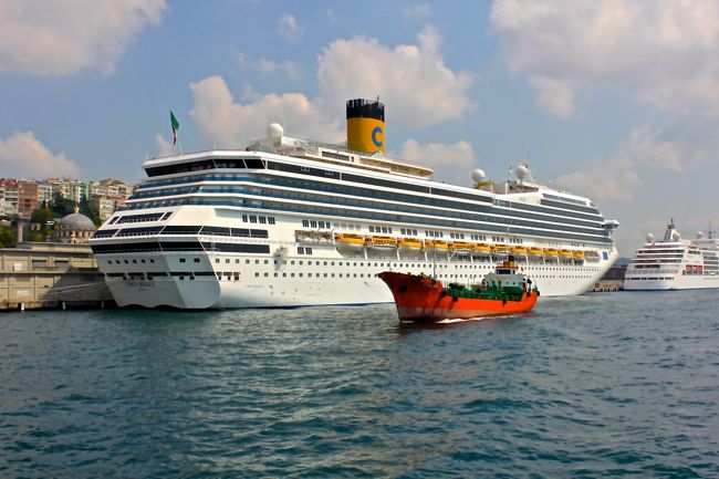 こちらは本格的な<br />豪華客船によるエーゲ海クルーズ船