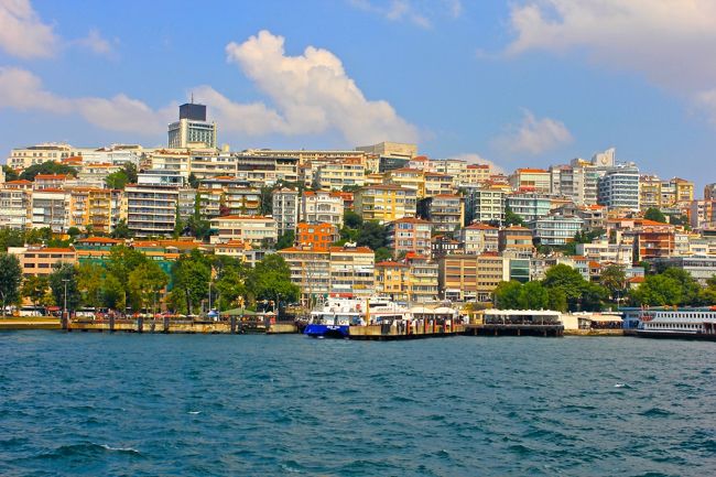 ですから、行く時には<br />進行方向左側に座り<br />この黒海へと続く道を<br />船上から、たっぷりと<br />ゆっくりと楽しみましょう。