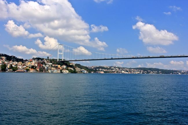 広い海峡をの〜んびりと<br />楽しみます。