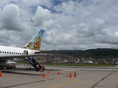リマを発って1時間10分、スター・ペルー7133便は定刻通りにクスコの空の玄関であるベラスコ・アステテ国際空港に到着。