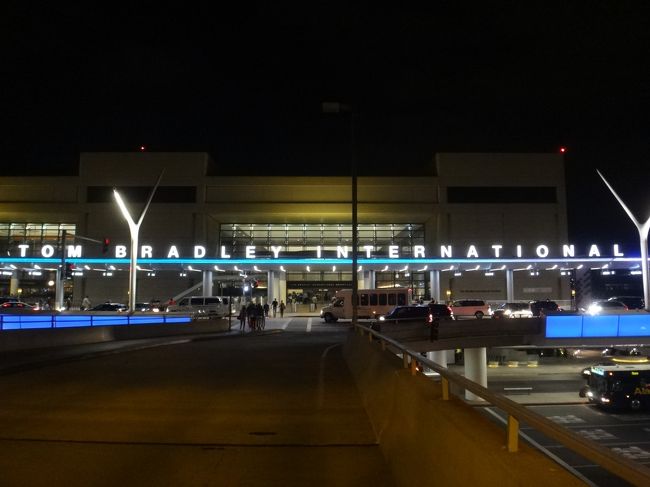 LAは最高!JWマリオット・ロサンゼルスL.A.ライブ宿泊 ⑩ 新しく拡張されたロサンゼルス国際空港(LAX)のトム・ブラッドレー国際線ターミナルの『スターアライアンスラウンジ』、プライオリティパスで利用できる『KALラウンジ』等のラウンジ巡り、ANAプレミアムエコノミークラスのLA-羽田間の機内サービス&お食事編