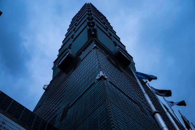 さあ台北101からです！<br /><br />ど--ん( *｀ω´)<br />天気はあいにくですがしっかり101を拝むことができましたあ(*ﾟ▽ﾟ*)