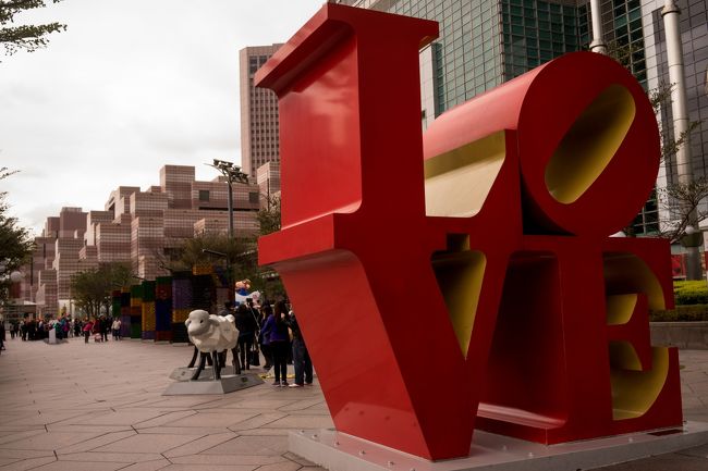 大陸の方達が多いw<br />そして五月蝿いw<br /><br />ツア-バス客ですね---<br />みんな101の中に吸い込まれていったので、お高いブランド品をタンマリですかねええ<br /><br />裕福ですなああああ<br />