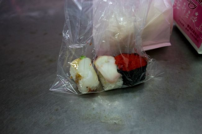 その間にこんな物を買っていましたw<br />the生もの(´・ω・｀)<br /><br />日本の心！寿司(・∀・)<br /><br />タコ烏賊とびっこ<br /><br />向こうにも、とびっこってあるのね----<br />特に変な味もしなく美味しい！<br /><br />米も悪くない！酢は弱めだが旨いよ！