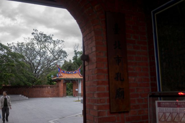 何と無くお腹いっぱいで歩いていると近くにこんな建物が！<br />（ﾟдﾟ）！<br /><br />ここからは計画してなかったしチェックしていなかった建物に魅了されまくる回になりますw<br /><br />では行きましょうか(´∀｀)！