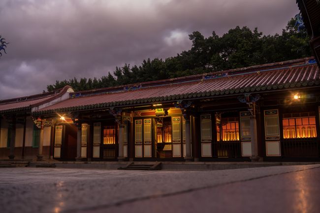 周りは回廊になっており、弟子などが祀られていたり凄く興味深い。。。<br /><br />この少し後に、女性二人が何分も同じ速度で回廊を早歩きしていた<br /><br />格好も私服でなかったし、ちゃんとした人が何かの儀式だったのかな<br />凄く気になりました