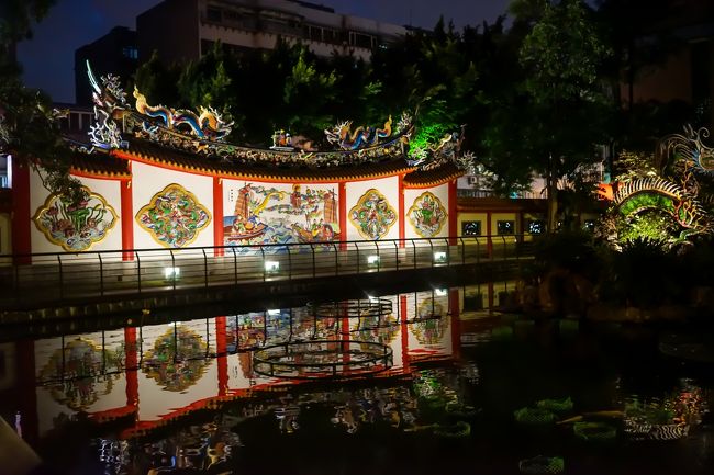 さっきの門をくぐって中に入ったらこんな光景が！！！