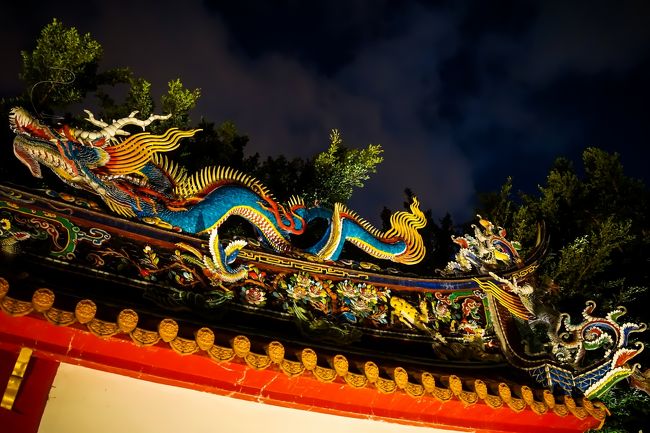 鳥さんやら細かい装飾にまじまじ見入る・・・