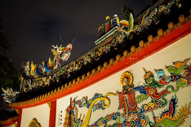 左右の龍に挟まれた三人のお方・・<br />龍に守られている？<br />どういう意味があるのでしょうか(´ω`)