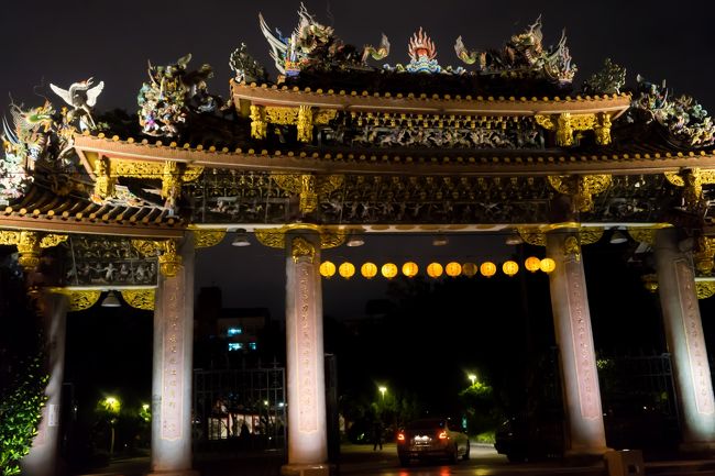 とてつもなく巨大且つ豪華絢爛な門(´Д` )