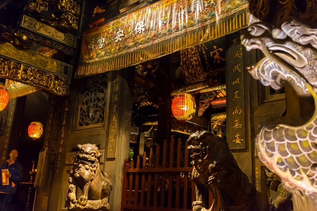 日本で言う狛犬？シ-サ-？みたいな感じなのかな<br /><br />守り神的な感じ？(´･_･`)