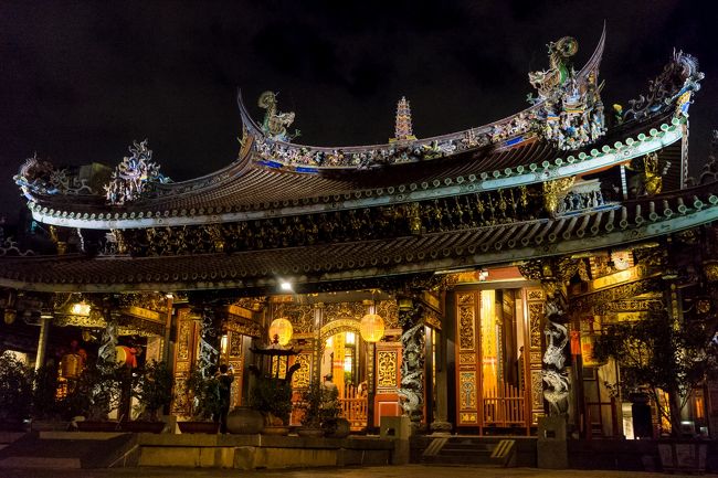 艋舺の龍山寺<br />清水の厳祖師廟<br /><br />と並んで台北の三大寺廟と称されており、国家第二級古蹟にも指定されている(´Д｀)<br /><br />凄いな・・・<br />うんそれだけの素晴らしさあるもん<br /><br />