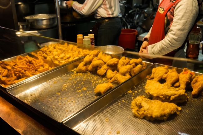 おおお(ﾟ∀ﾟ)<br />揚げ物だが量は軽い部類！<br />サクサクカリッな感じの鳥さんをlock on!<br />