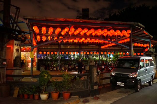 予想外の出会いに満足した・・・・<br />が本来の延三夜市を満足しすぎて忘れていたw<br /><br />よし歩いて戻ろう！<br />来た道を戻るのはつまらないから小道にチャレンジ！<br /><br /><br /><br />そこでも小さな・・・ホント台湾に欠かせない存在なんだね(^-^)