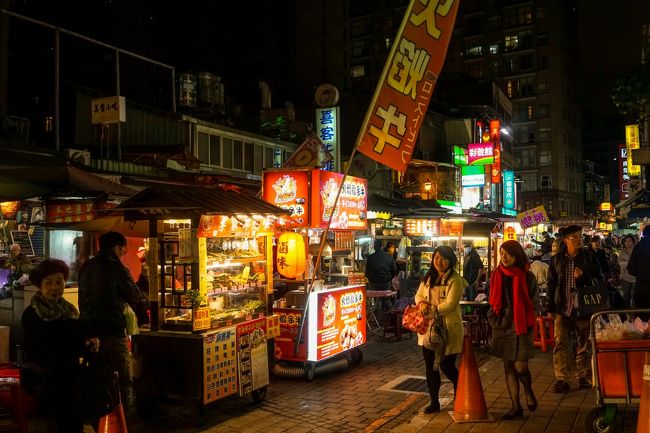 隻連美食街！隻連夜市(ﾟ∀ﾟ)<br /><br />夜市まさかの三連発w！<br /><br />おおお朝は来た事有るけど夜は初☆<br /><br />うううういい雰囲気(*ﾟ▽ﾟ*)