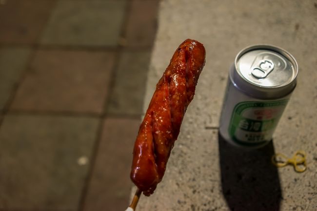 香腸とビ-ルで一杯しっぽりとやらせて頂きます(*ﾟ∀ﾟ*)！<br />乾杯！