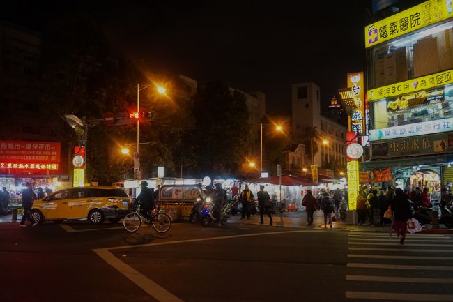 さあふたたび謎の行動w<br />taxiを呼び(もうクタクタだからMRTに乗る駅に行く気力がない)<br /><br />目指したとこは・・・・