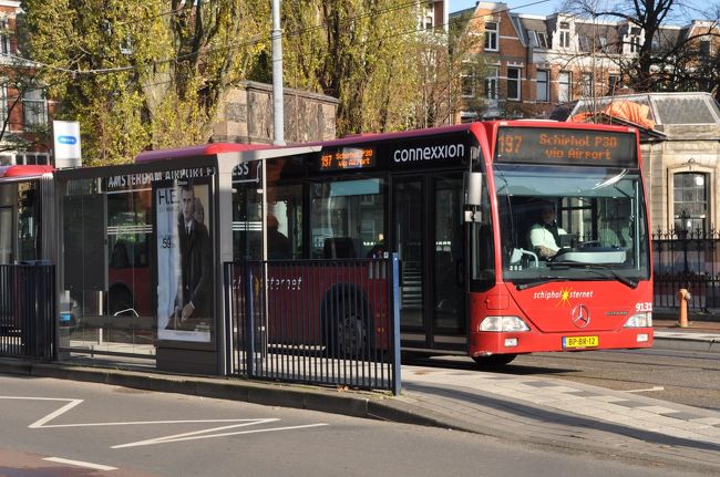 スキポール空港行きバス。