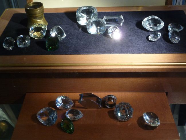 途中の観光は<br /><br />・ダム広場　（車窓）<br /><br />・マヘレのはね橋　（車窓）<br /><br />・アムステルダム中央駅　（車窓）