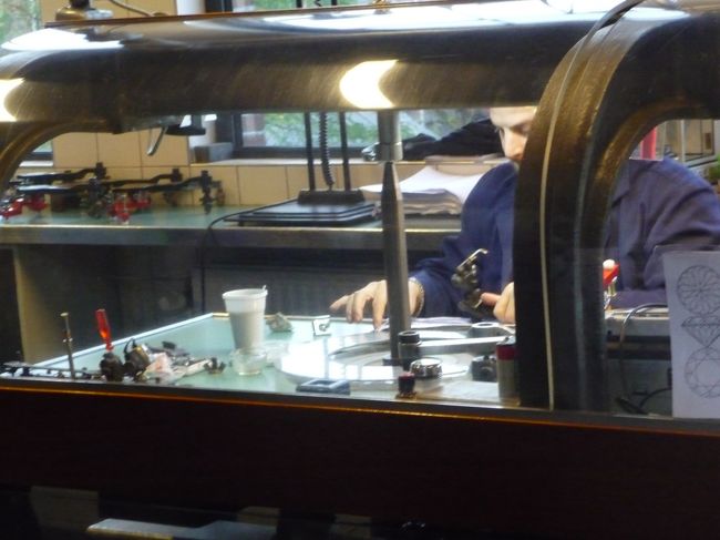 日本人の従業員の女性が丁寧に説明してくれた。<br /><br />ダイヤモンドの値段にびっくり