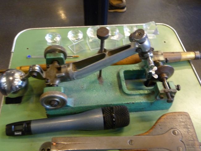 運河の遊覧船の時間迫り、ダイヤモンド売店に寄れずに工場を後に。<br /><br />