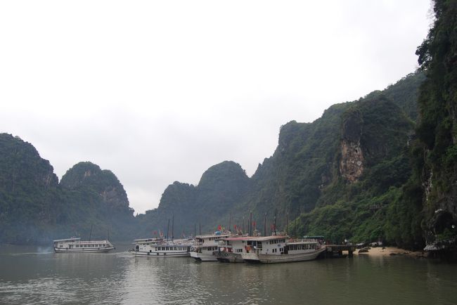 そして、鍾乳洞へと、<br /><br />英語のガイドツアーで分かりにくかったのだけれど、<br />１９９０年代に漁師がみつけたとのこと、