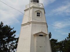 木造六角灯台。
木造の洋式灯台としては最も古いらしい。