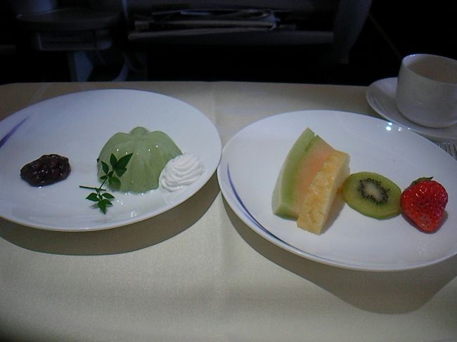 　洋食のデザートとフルーツです。