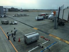 松山空港に到着