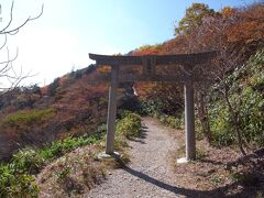 那須温泉神社
平家物語で那須与一が扇の的を射抜くシーンがありますが、その際
「南無八幡大菩薩、別して我が国の神明・日光の権現・宇都宮・那須の温泉大明神　願はくは・・・」と祈ったそうです。
