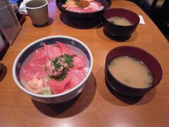 お店は「みやもと」にしました。
私は本まぐろ丼
美味しい！！