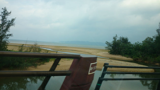 恐ろしい山道から抜け出し、海沿いを沖縄ラジオを聴きながらドライブ♪