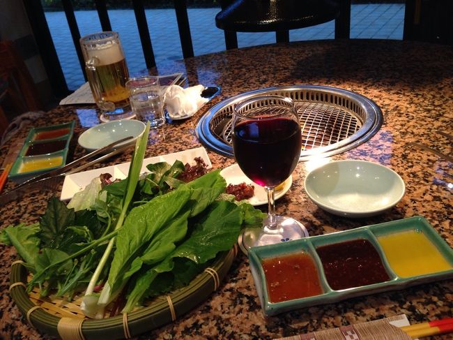 お夕飯は、ホテルにて焼き肉〜！沖縄のお野菜取り放題(*^.^*)初めて口にするお野菜も多く、存分に楽しむことができました。