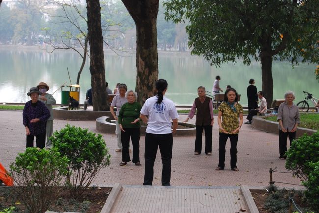 本日は夕方より、フエ行の夜行列車に乗る予定。<br /><br />チェックアウトの12時までホテルでのんびりした。<br /><br />３泊で４８ドルのホテル。