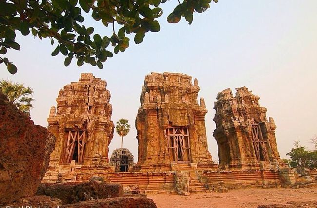 プノン・クロム寺院の夕焼けです｡10世紀初に建造された｡ヒンドゥー教を捧げた。