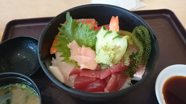 空港に戻り、lunch。