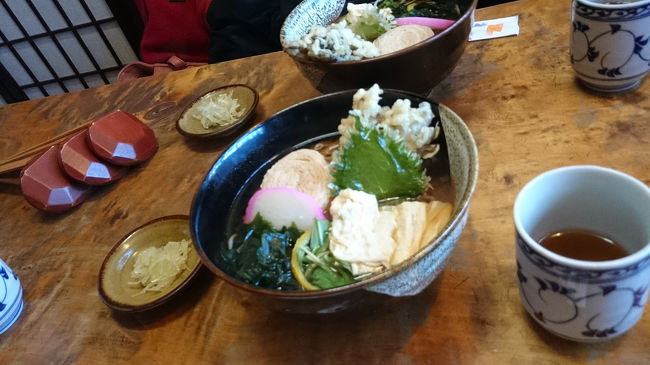 lunchは、駅から日光東照宮の方へ歩いていく途中にある、お蕎麦やさん。もちろん、名物ゆばそばを注文！<br />店内は暖かく、店主も笑顔が素敵な方でした(*^^*)