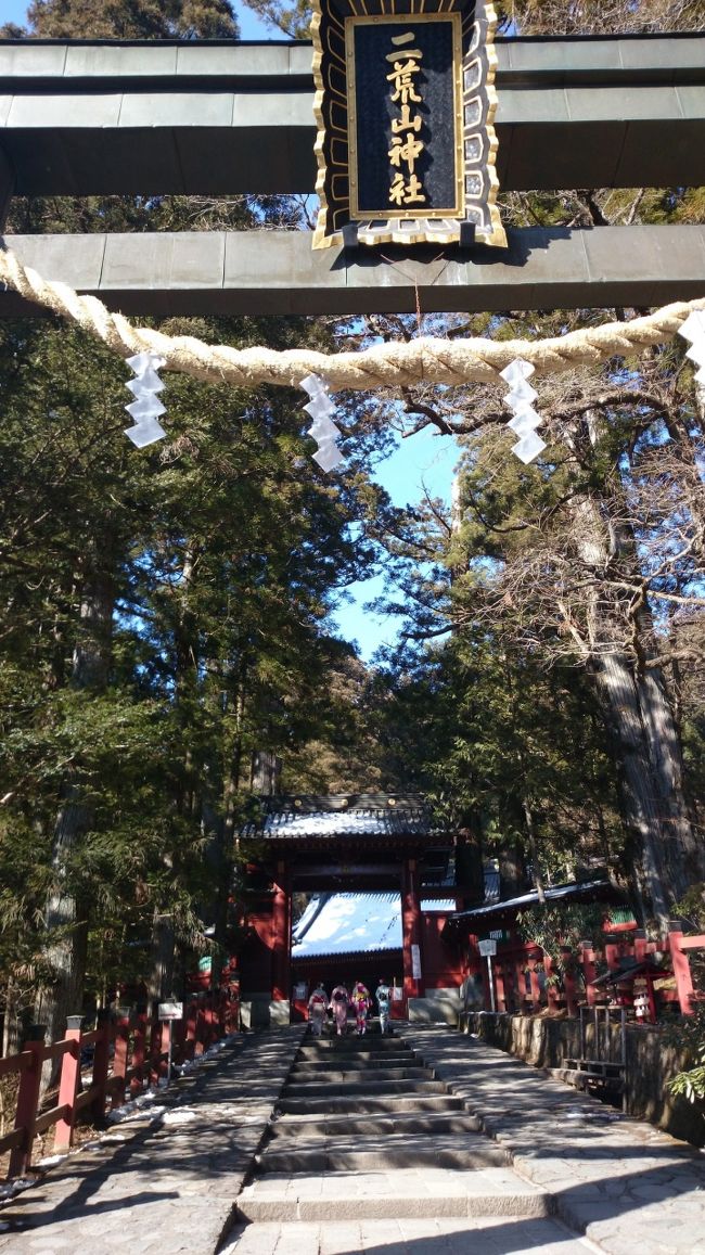 二荒山神社をあとにしようとしたとき、お着物を身にまとった女の子たちが(^^)綺麗ですね〜(*´ω｀*)明日、ハイカラさんになれるのが楽しみに♪