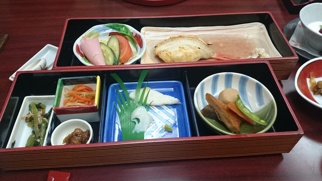 こちらは、朝食です。１つ好きなお魚を選んで、焼きたてを頂きました。