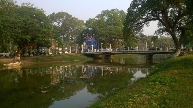 シエムリアップ川の1928年に工事されたの橋です｡