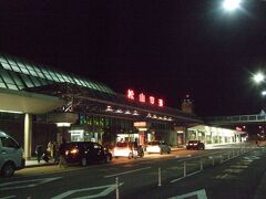 松山空港到着です。
バスが思いの外遅く着いたので、空港散策する時間それほど無さそうです。


